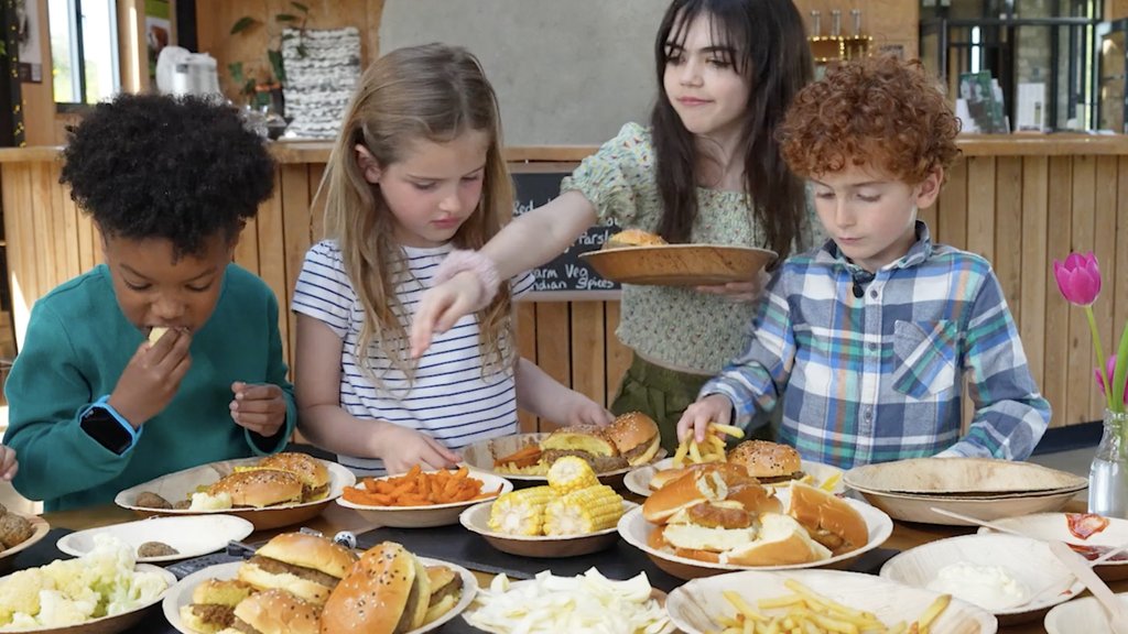 Kids trying Uproar food